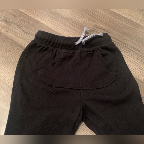 Cat & Jack Black Joggers with pocket 3T used new condition - Picture 2 of 3